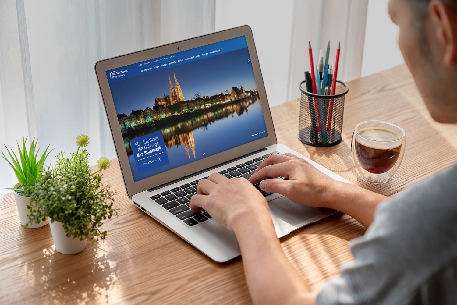 Mockup der Stadtwerk-Startseite, Laptop-Ansicht