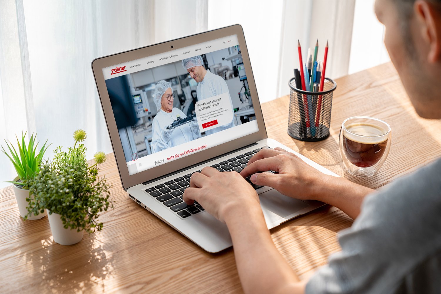 Mockup der Zollner-Startseite, Laptop-Ansicht